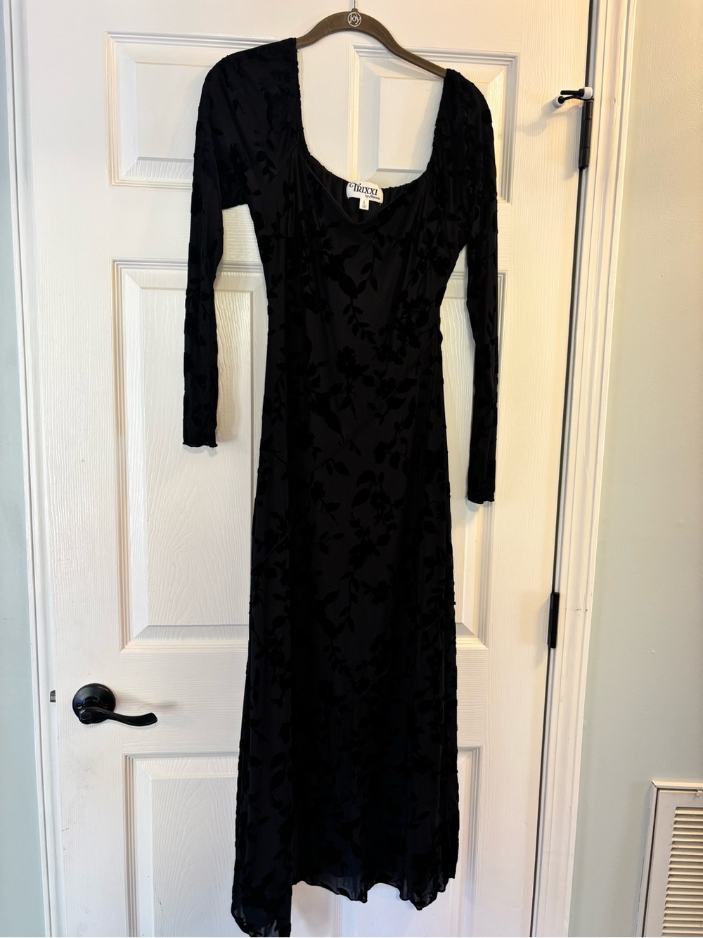 Trixxi Black Long Sleeve Scoop Neck Maxi Dress